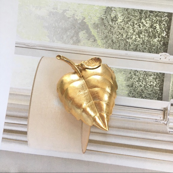 Vintage Leaf Locket Gold Brooch - Picture 2 of 7